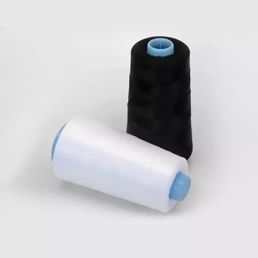 Dəriyə uyğun toxunuşlu polyester iplik